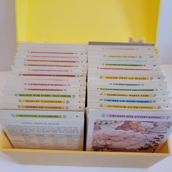 Vintage 1981 Betty Crocker Recipe Card Library In Yellow Box - Picture 4 of 8